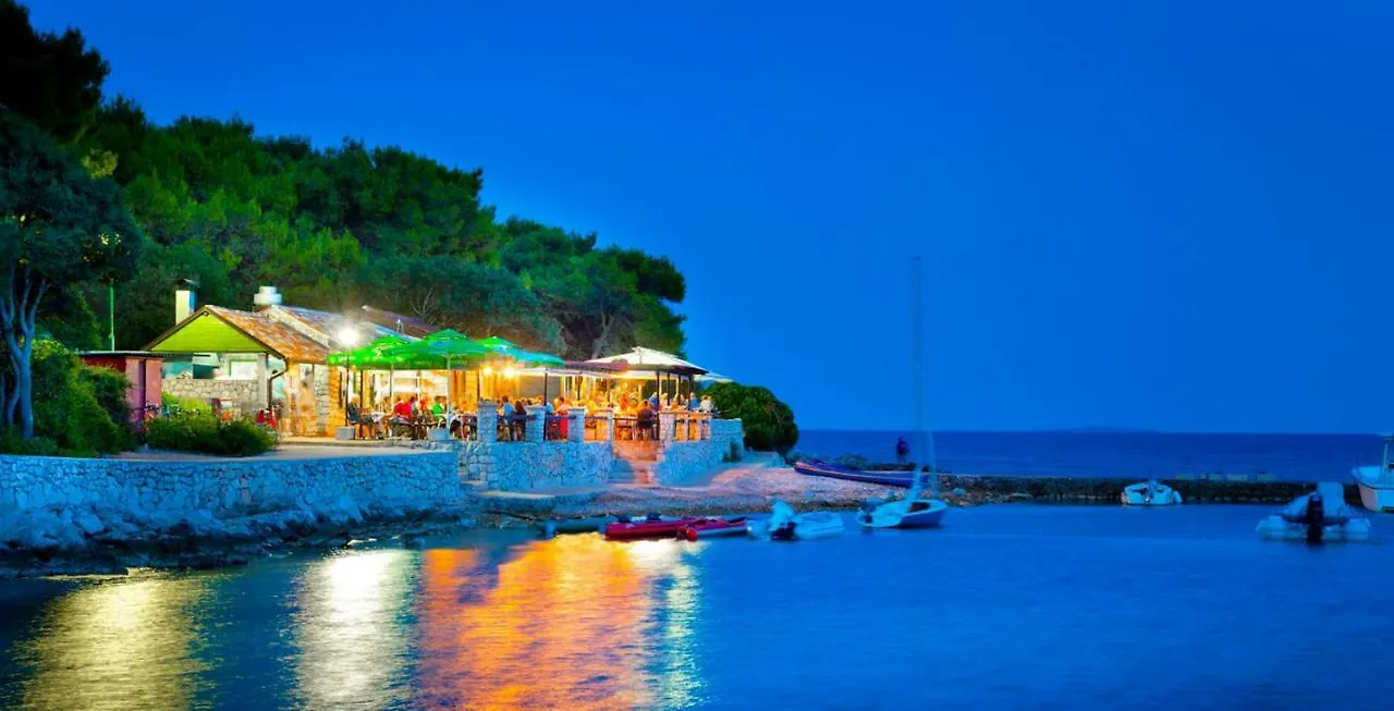 Apartment Holiday House Punta Blue & Orange 5M From The Sea, Island Cres Punta Kriza