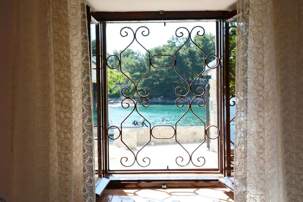 Apartment Holiday House Punta Blue & Orange 5M From The Sea, Island Cres Punta Kriza